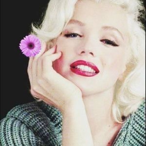 Meet your Posher, Nikole